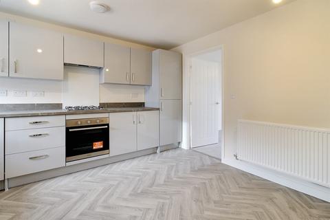 3 bedroom semi-detached house to rent, Taylor Way, NG4