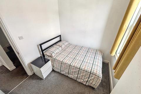 3 bedroom terraced house to rent, Trelawn Avenue, LEEDS, LS6 3JN