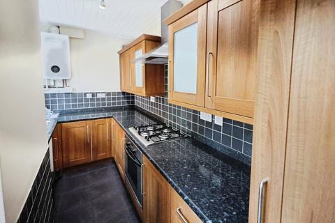 2 bedroom end of terrace house to rent, Surtees Street