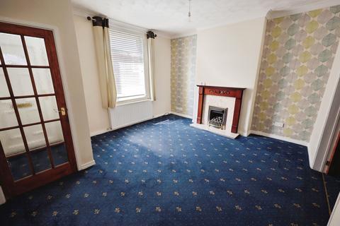 2 bedroom end of terrace house to rent, Surtees Street