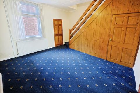 2 bedroom end of terrace house to rent, Surtees Street