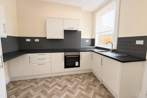 3 bedroom terraced house to rent, Aire Terrace, Castleford, WF10