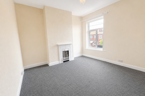 3 bedroom terraced house to rent, Aire Terrace, Castleford, WF10