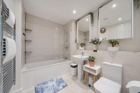 2 bedroom maisonette for sale, Vousden Grove, Thamesmead, London