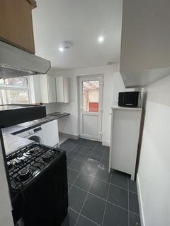 2 bedroom maisonette to rent, Munster Avenue, Hounslow, Middlesex, TW4