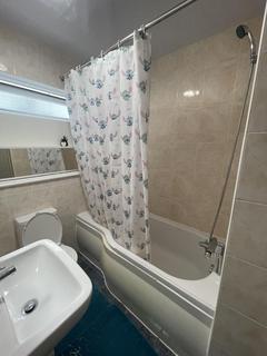 2 bedroom maisonette to rent, Munster Avenue, Hounslow, Middlesex, TW4
