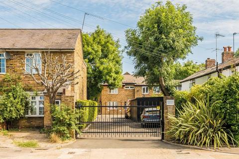 Archer Mews, Hampton Hill TW12