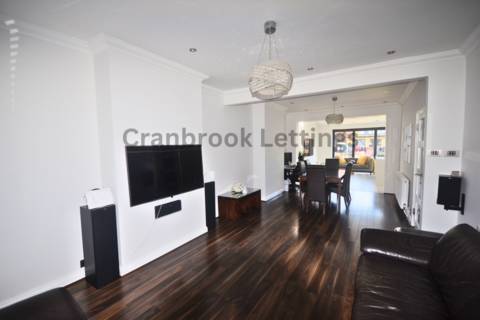 3 bedroom terraced house to rent, Beech Grove, IG6 3AR