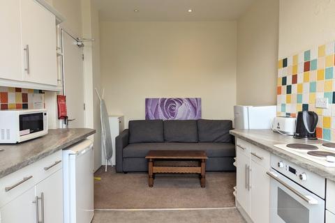 3 bedroom flat to rent, South Oxford Street, Newington, EH8