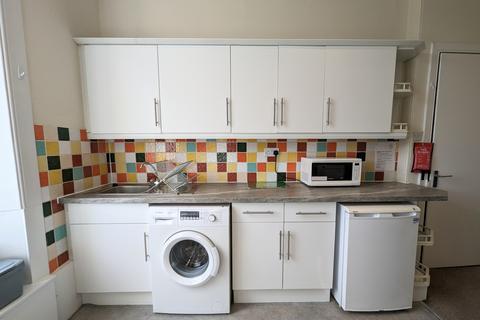 3 bedroom flat to rent, South Oxford Street, Newington, EH8