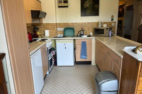 2 bedroom flat for sale, Ashley Court, Hatfield