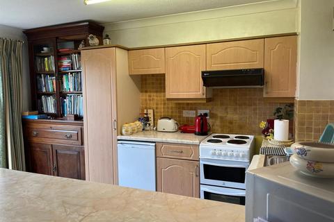 2 bedroom flat for sale, Ashley Court, Hatfield