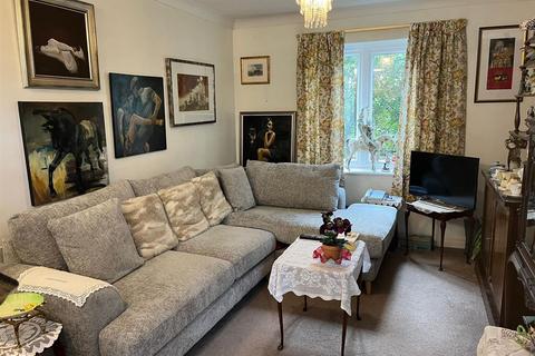 2 bedroom flat for sale, Ashley Court, Hatfield