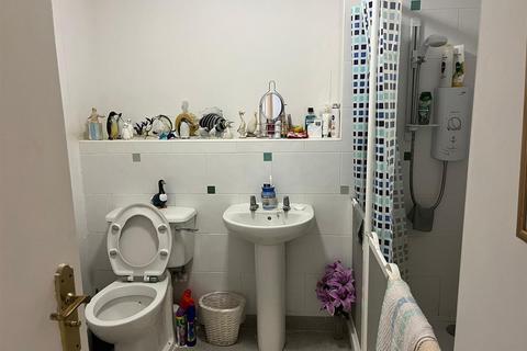 2 bedroom flat for sale, Ashley Court, Hatfield