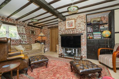3 bedroom detached house to rent, Saddlers Hill, Goodnestone, Canterbury, Kent, CT3