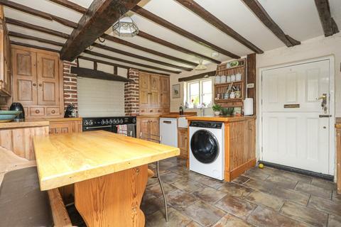 3 bedroom detached house to rent, Saddlers Hill, Goodnestone, Canterbury, Kent, CT3