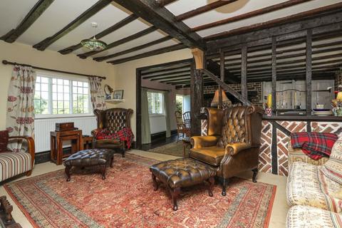 3 bedroom detached house to rent, Saddlers Hill, Goodnestone, Canterbury, Kent, CT3
