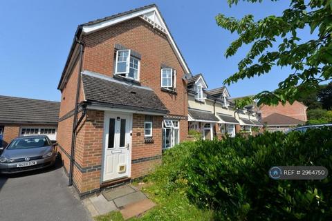 3 bedroom semi-detached house to rent, Barn Piece, Eastleigh, SO53