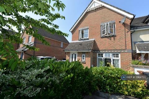 3 bedroom semi-detached house to rent, Barn Piece, Eastleigh, SO53