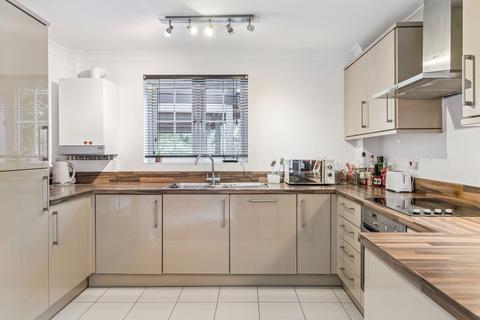 2 bedroom apartment to rent, Robins Hill, Hitchin, SG4