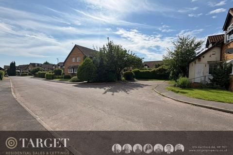 Studio to rent, Mahon Close, Enfield EN1