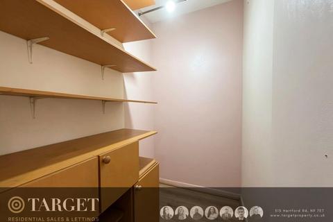 Studio to rent, Mahon Close, Enfield EN1