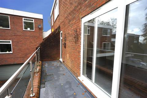 3 bedroom apartment to rent, Whinslee Drive, Lostock, Bolton