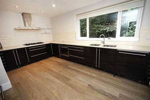 3 bedroom apartment to rent, Whinslee Drive, Lostock, Bolton