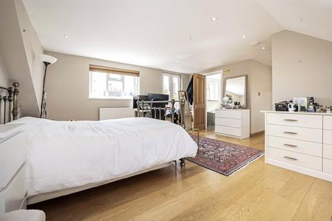 3 bedroom maisonette for sale, Derby Court