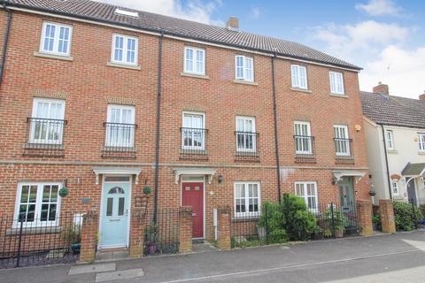 4 bed house for rent in Trist Way, Ifield, Crawley, West Sussex. RH11 0LX