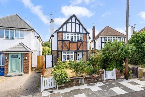 Hazel Close, Twickenham, TW2