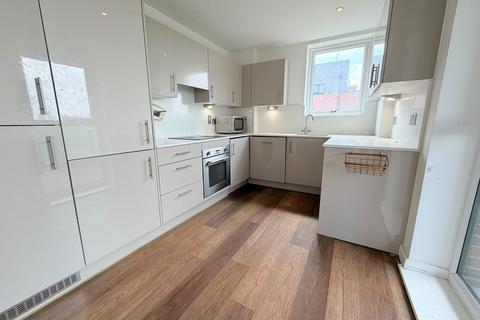2 bedroom flat to rent, Matthews Close, Wembley, HA9