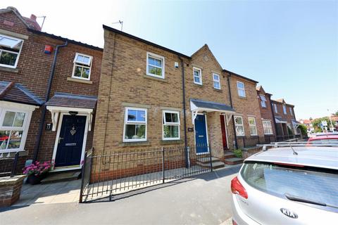 3 bedroom terraced house for sale, West Green, Cottingham