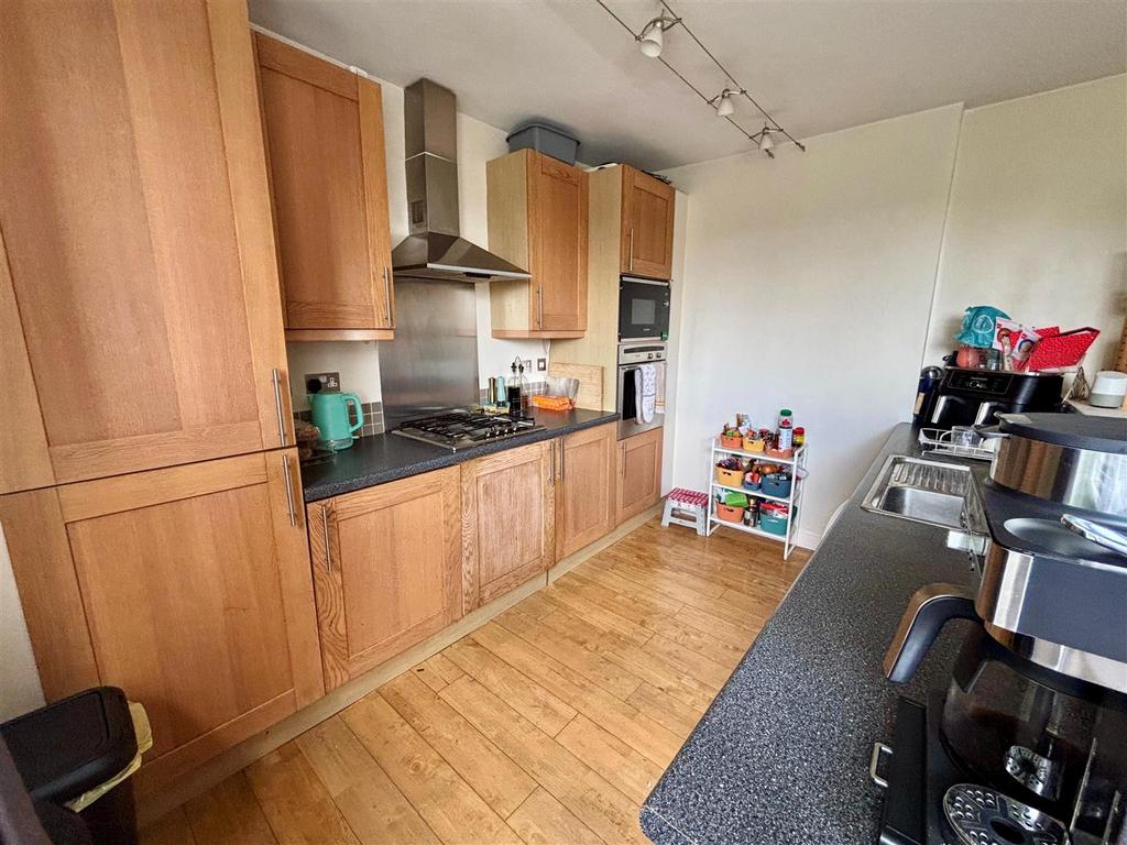Apartment in West Finchley - View 3