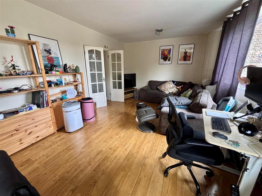 Apartment in West Finchley - View 5
