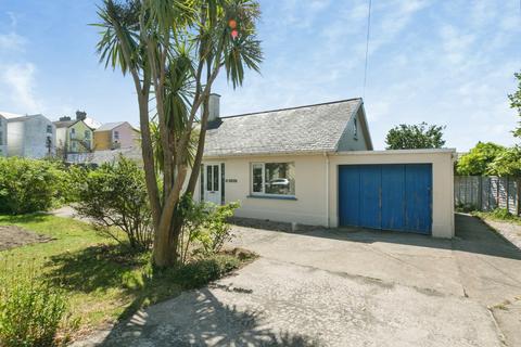 2 bedroom detached bungalow for sale, Queens Road, Criccieth, LL52