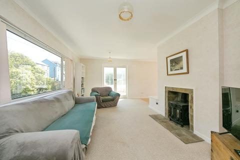 2 bedroom detached bungalow for sale, Queens Road, Criccieth, LL52