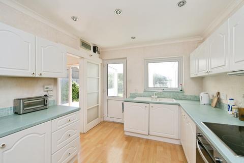 2 bedroom detached bungalow for sale, Queens Road, Criccieth, LL52