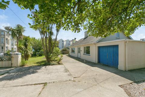 2 bedroom detached bungalow for sale, Queens Road, Criccieth, LL52