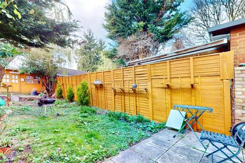 4 bedroom semi-detached house for sale, Dorchester Waye, Middlesex UB4