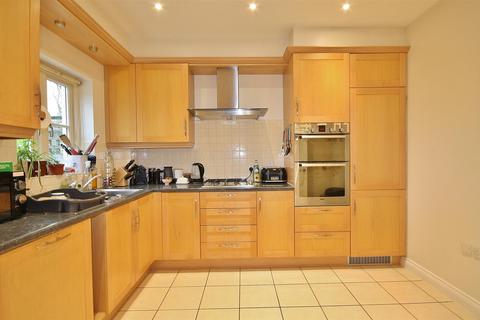 2 bedroom terraced house to rent, Church Green, Witney