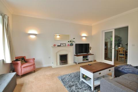 2 bedroom terraced house to rent, Church Green, Witney
