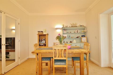 2 bedroom terraced house to rent, Church Green, Witney