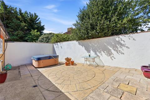 2 bedroom bungalow for sale, Shaftesbury Avenue, Thorpe Bay, Essex, SS1