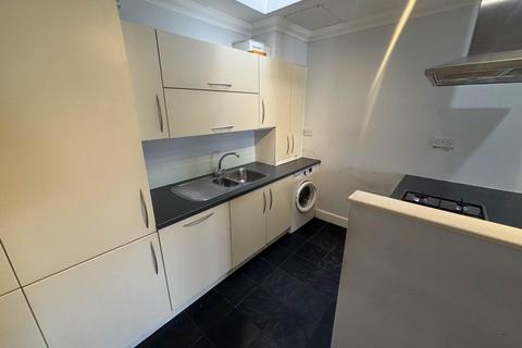 1 bedroom flat to rent, Central Court, 88 Manford Way, Chigwell