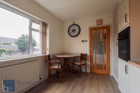 2 bedroom detached bungalow for sale, Bowbridge Road, Newark, NG24 4EG