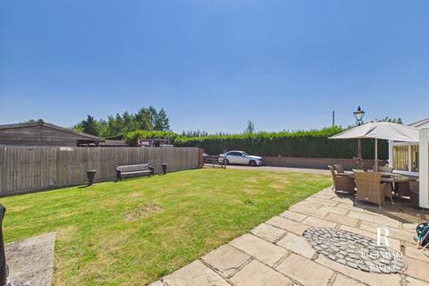 4 bedroom detached house for sale, Woodmansterne lane, South Wallington