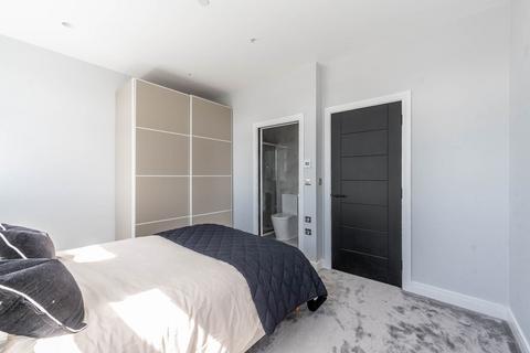 810 London Road, Sutton SM3