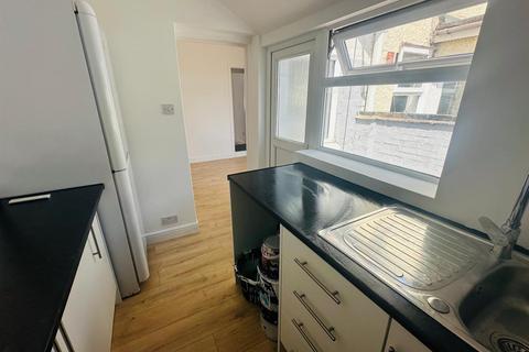2 bed terraced house for rent in Clifton Road, Stockingford