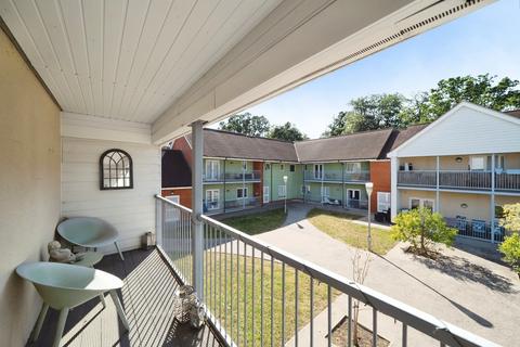 2 bedroom flat for sale, Strawberry Fields, Addlestone, Surrey, KT15